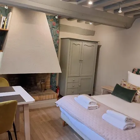 La Saint Jean Cosy For Two With Fireplace Centre