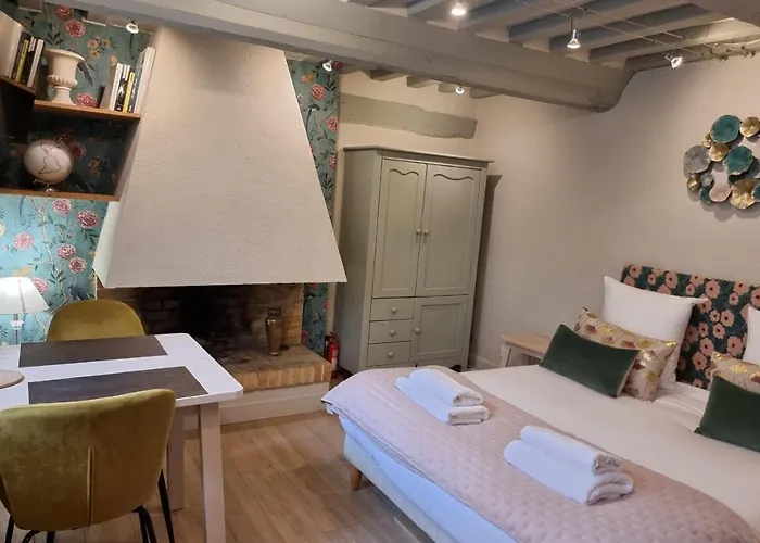 La Saint Jean Cosy For Two With Fireplace Centre